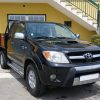 Toyota Hilux Tracker - Preta - Image 2