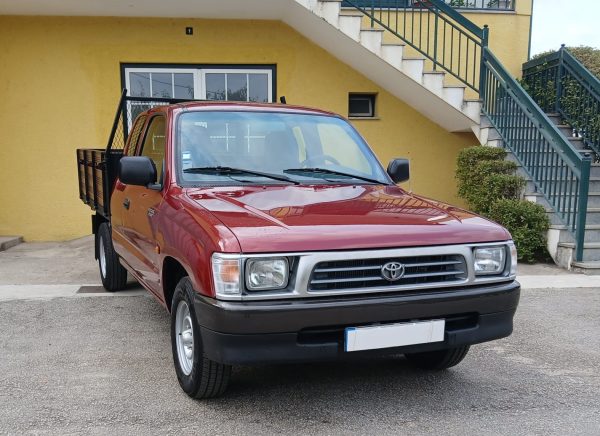 Toyota Hilux 4X2 - Bordeaux