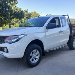 Mitsubishi L200 branca x-kabe