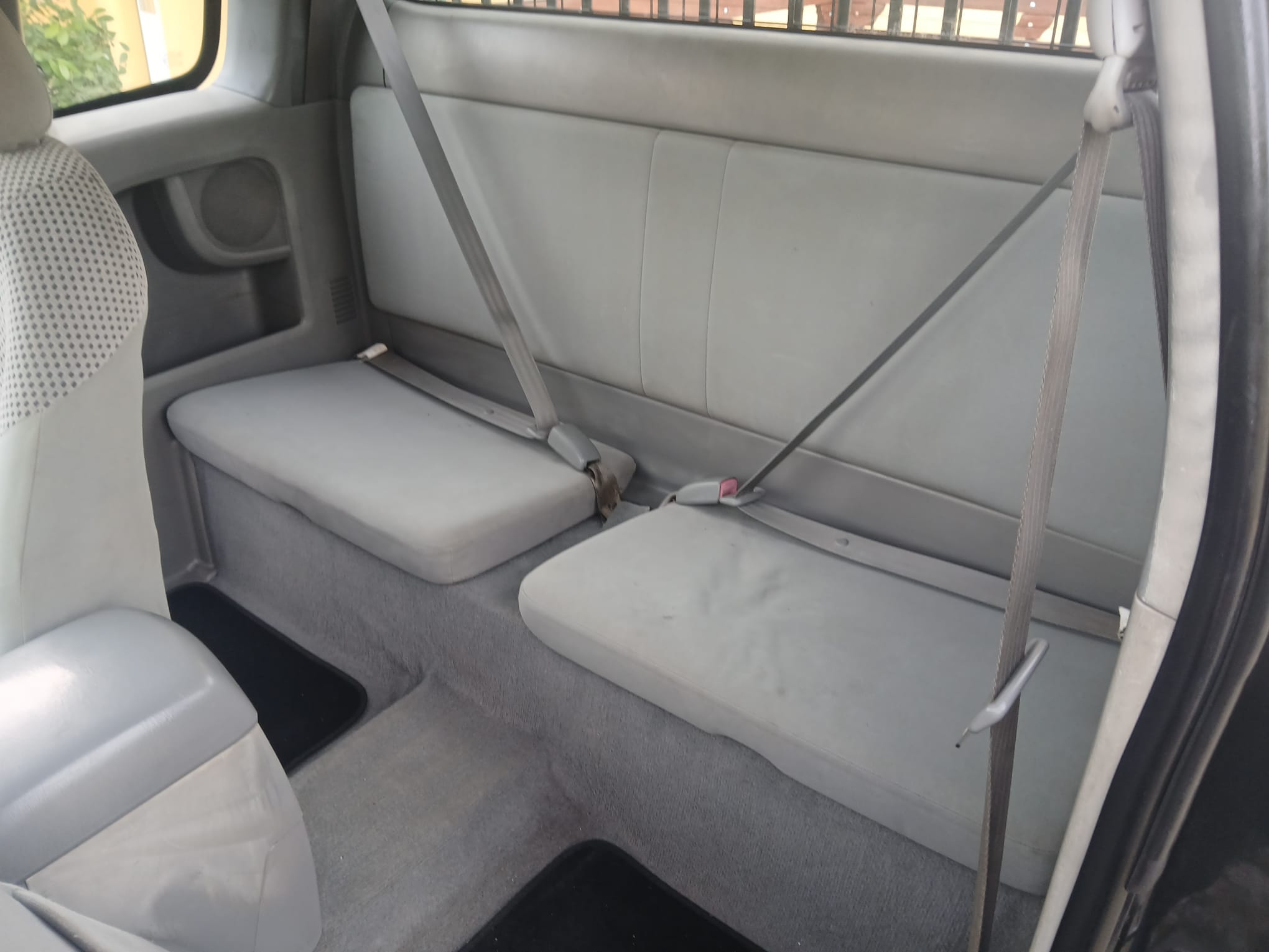 Toyota Hilux xcab 4X4 - Image 4